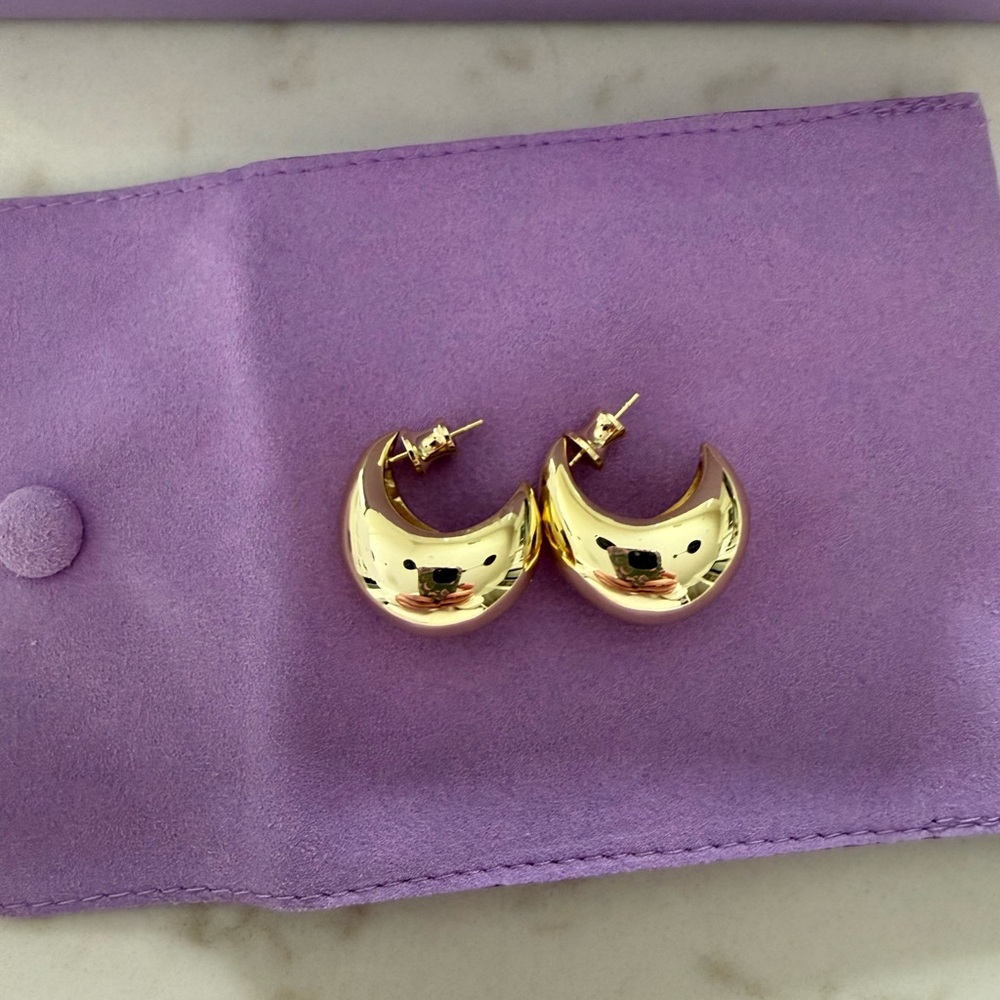 Melinda Maria “She’s So Smooth” Teardrop Hoops - Picture 4 of 7